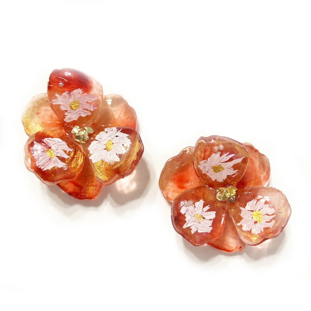 日本树脂琥珀手绘花朵耳环.耳夹 - 耳环/耳夹 - 树脂 咖啡色