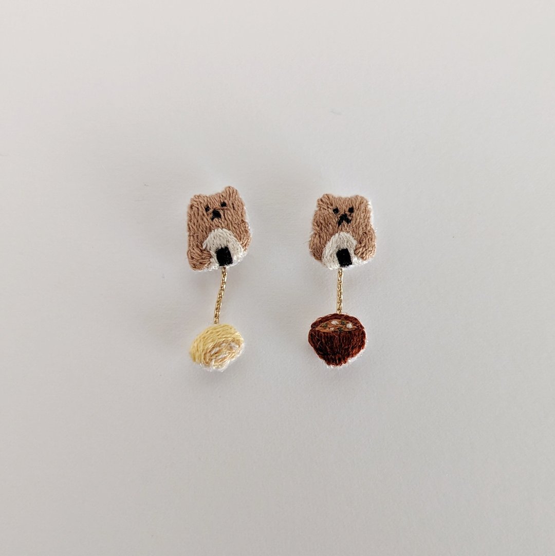 Breakfast is a bear who likes to eat rice balls Embroidered earrings/ Clip-On - 耳环/耳夹 - 绣线 咖啡色