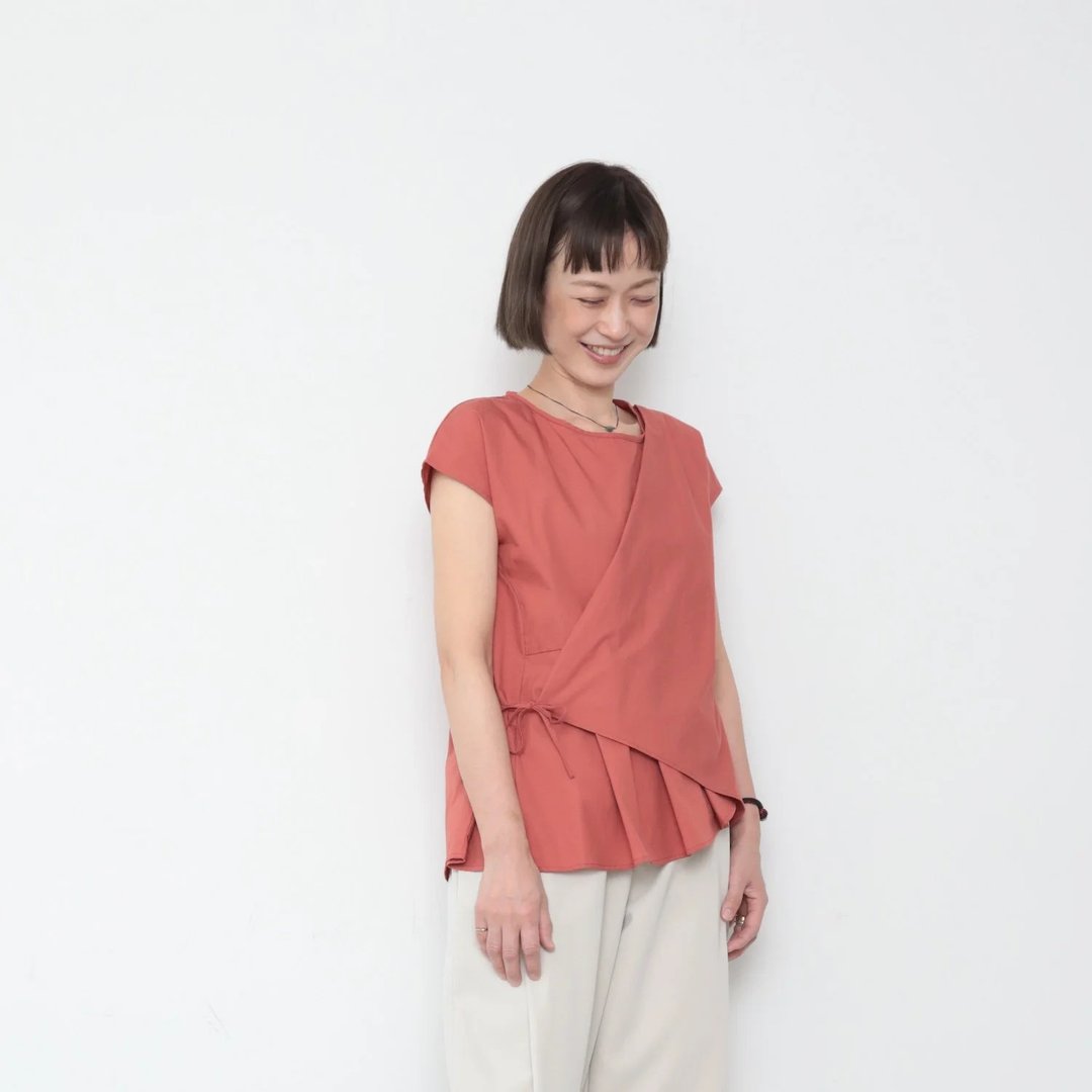 OMAKE.jp 百折侧绑带上衣LeeTop 炼瓦 - 女装 T 恤 - 棉．麻 红色