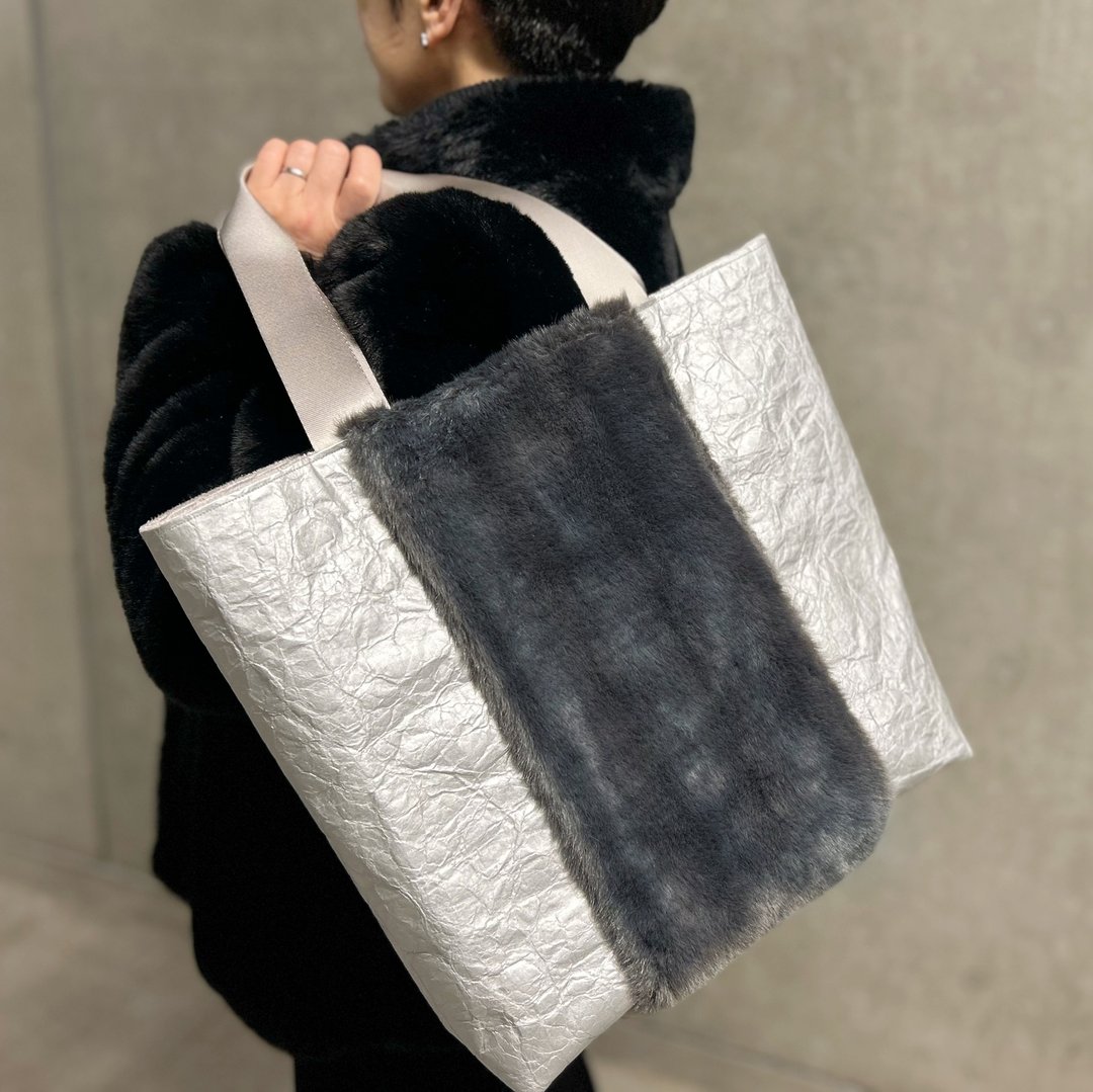 【东京直送】意大利制环保毛 / 灰蓝色 特殊材质 环保托特包 silver / M - 手提包/手提袋 - 防水材质 银色