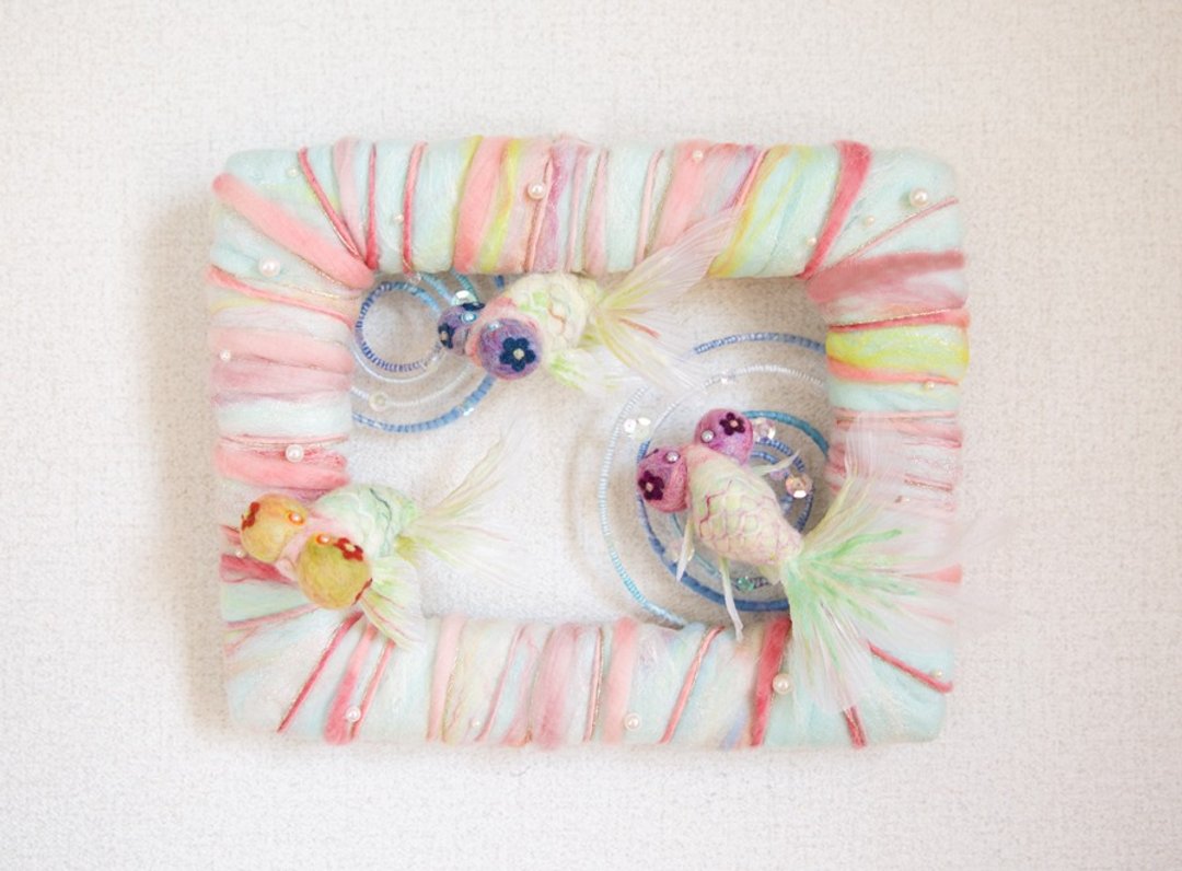 Needle felted goldfish "Bubble Eye" for kjahng - 海报/装饰画/版画 - 羊毛 粉红色