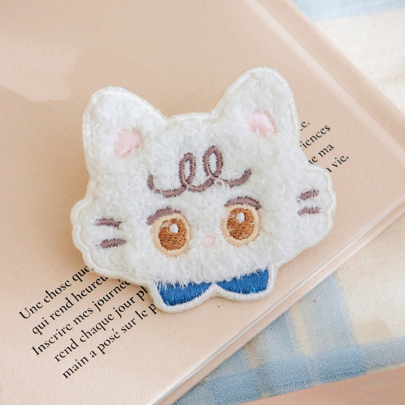 绒毛刺绣别针-米朵(白猫) - 徽章/别针 - 绣线 白色