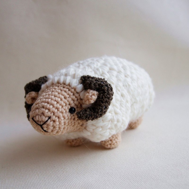 手钩玩偶 毛线娃娃 手作礼物 角落生物 公羊羊角绵羊咩咩 - 摆饰 - 聚酯纤维 白色