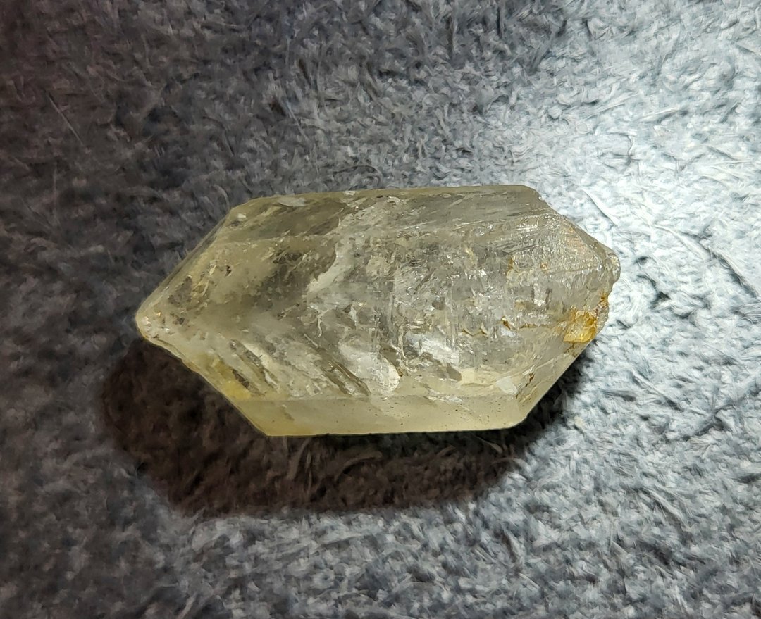 •就是 V 形碎冰冰• 双尖涅盘感骸骨闪灵水晶原矿 - 吊饰 - 水晶 透明