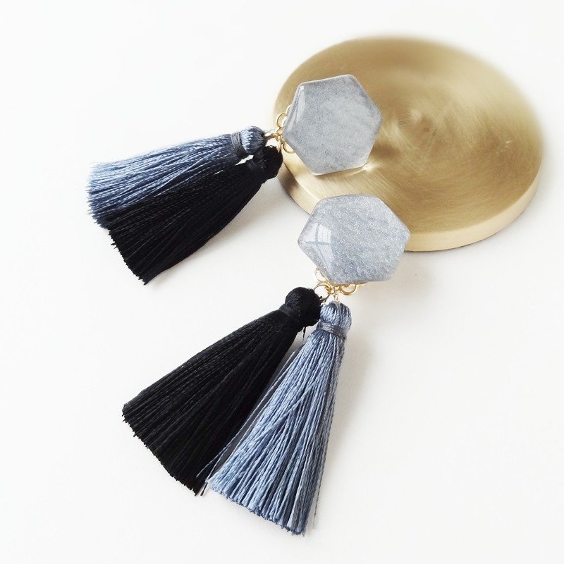 hexagon glossy-tassels【Gray】Clip-Earrings - 耳环/耳夹 - 丝．绢 灰色