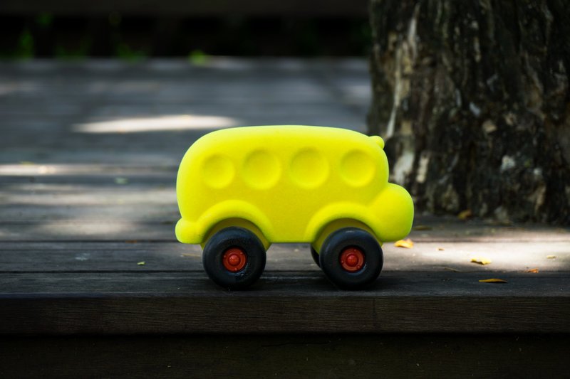 美国 Rubbabu 纯天然乳胶大车 - - 2skool Bus 黄色巴士 - - 可生物分解 婴幼儿 绿色玩具 - 玩具/玩偶 - 其他材质 黄色