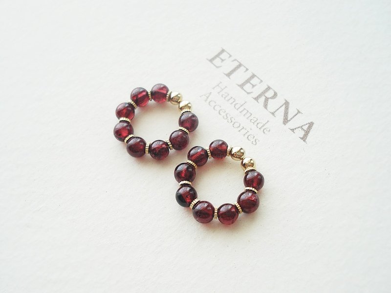 Garnet and metal beads, tiny hoop earrings 夾式耳環 - 耳环/耳夹 - 石头 红色