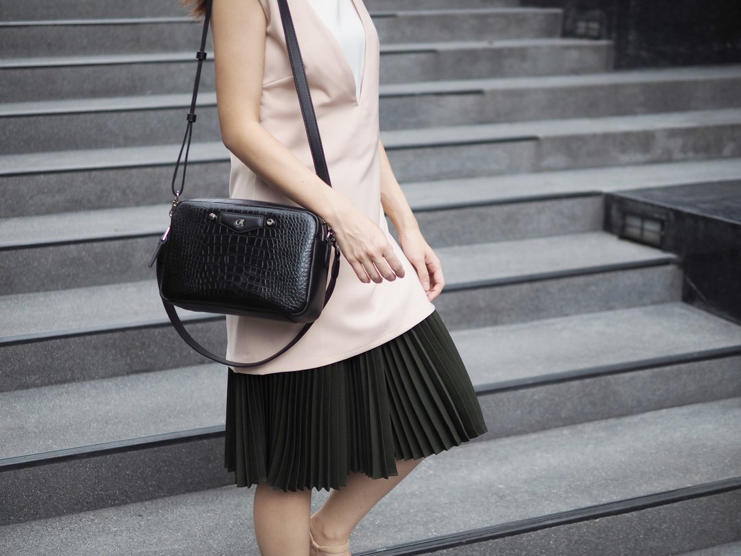 Helen (Black embossed) : 2 zip cross body bag,  embossed cow leather - 手提包/手提袋 - 真皮 黑色