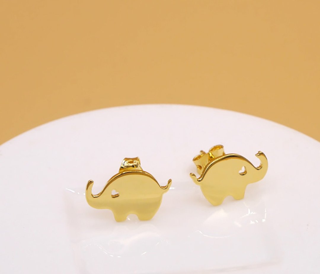 Handmade Little Elephant Earring - 18K gold plated - 耳环/耳夹 - 其他金属 金色