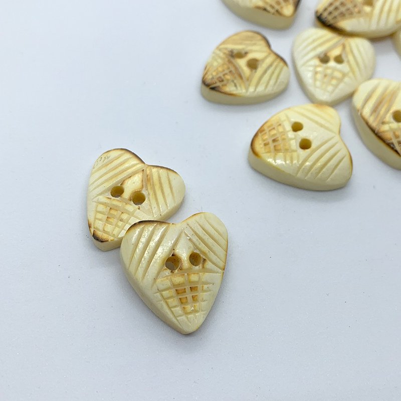 Hana Mokuba 天然手工牛骨钮 (一包) - 其他 - 其他材质 