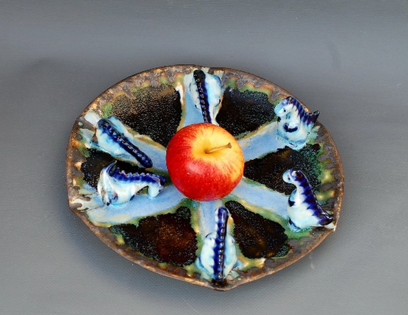 Fancy dish Blue dragons figurines Sculpture Space plate Alien creatures - 盘子/餐盘/盘架 - 陶 多色