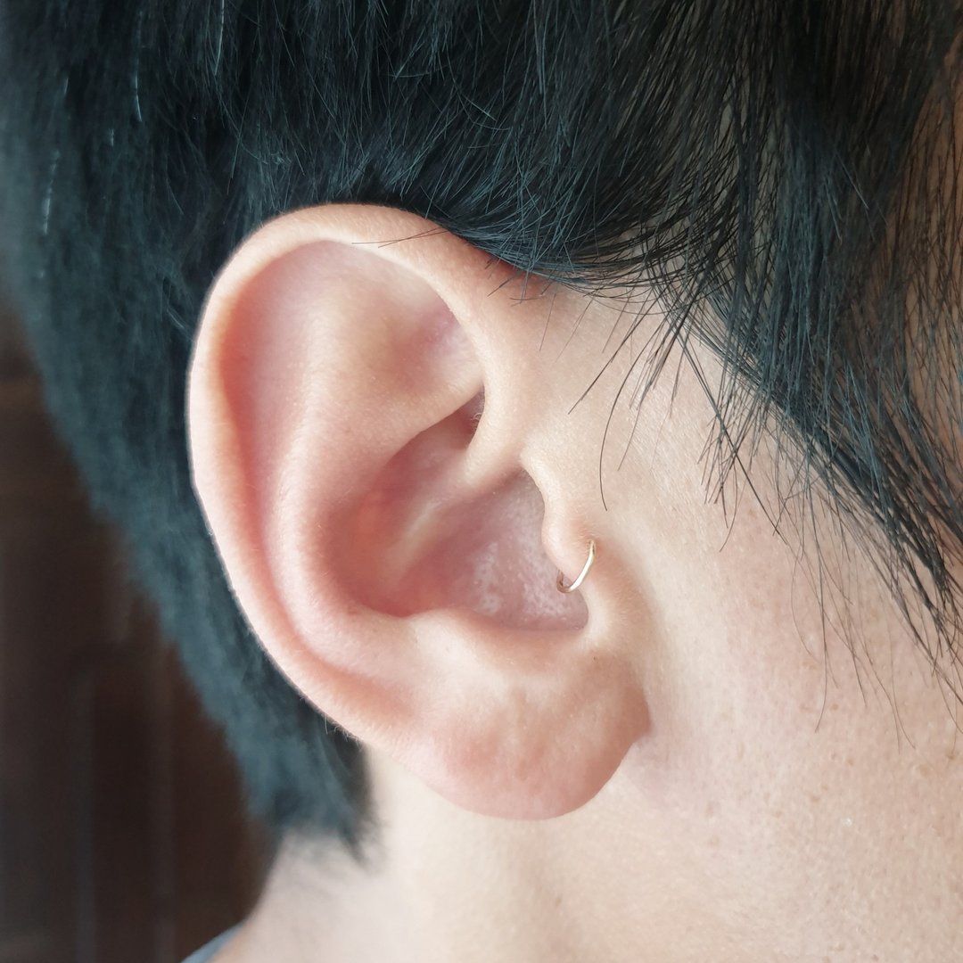 Tragus 耳屏耳环 迷你小耳圈 洗澡睡觉不用拆 - 耳环/耳夹 - 纯银 金色