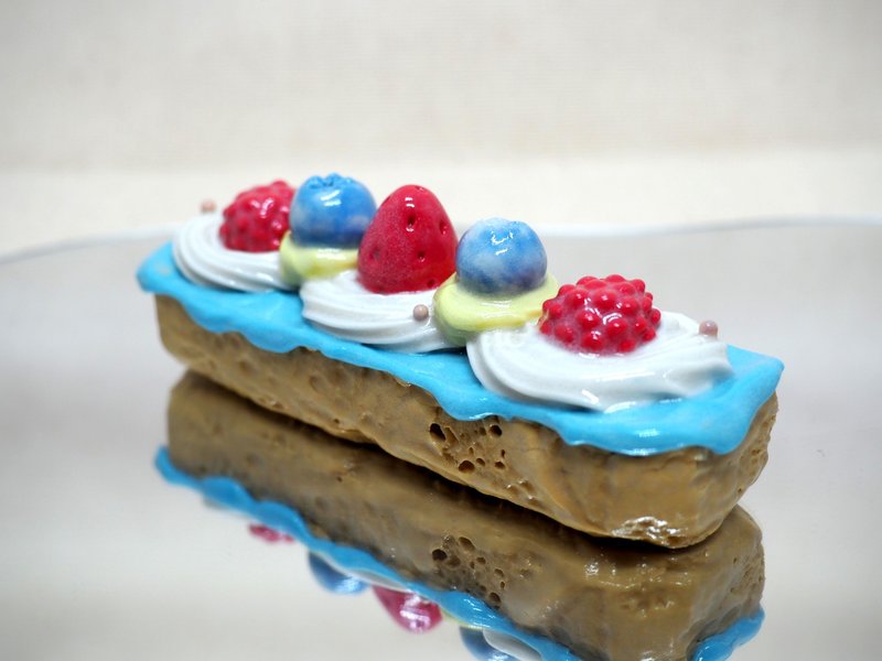 蓝莓果酱闪电泡芙 手作陶艺戒指台 - 摆饰 - 陶 蓝色