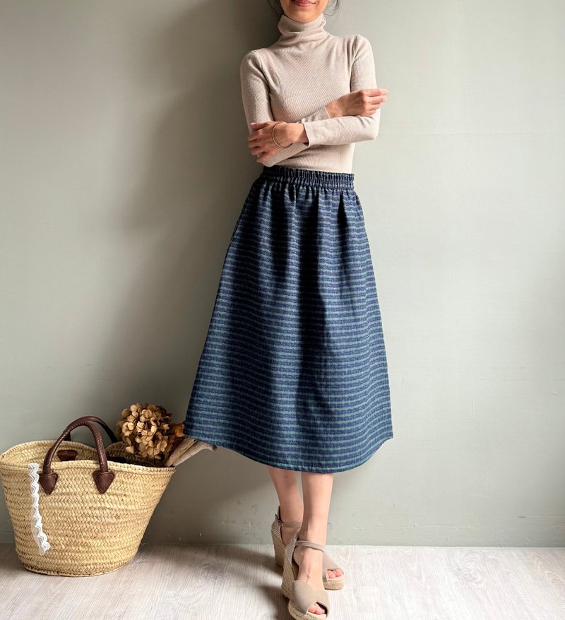 挪威森林/蓝绿条纹双层棉开叉口袋中长裙/A字裙 - 裙子 - 棉．麻 