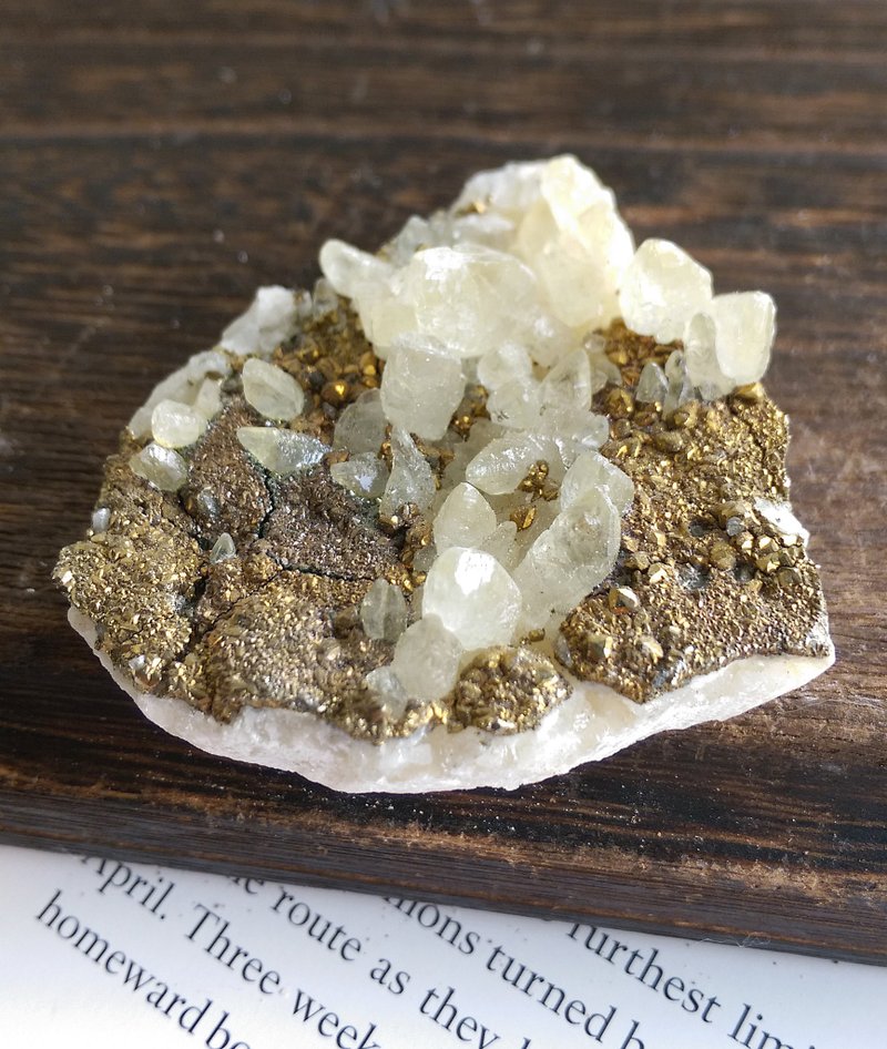 Quartz with Chalcopyrite 湖北 水晶 黄铜矿共生 天然矿石 原矿 - 摆饰 - 其他材质 