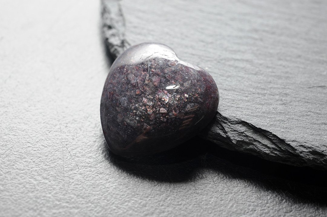血滴堇青石 矿石/水晶/灵修/开运/招财/破煞/防小人 - 项链 - 半宝石 
