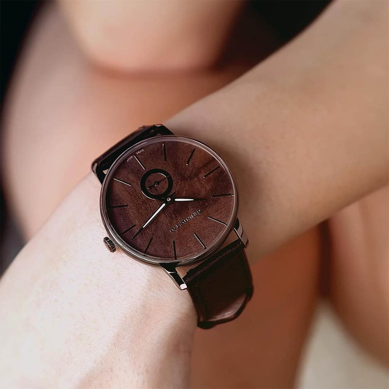 GRUNDSTOF 沉稳经典原木手表 - 核桃木节 40mm 不锈钢银 咖啡皮带 - 男表/中性表 - 木头 