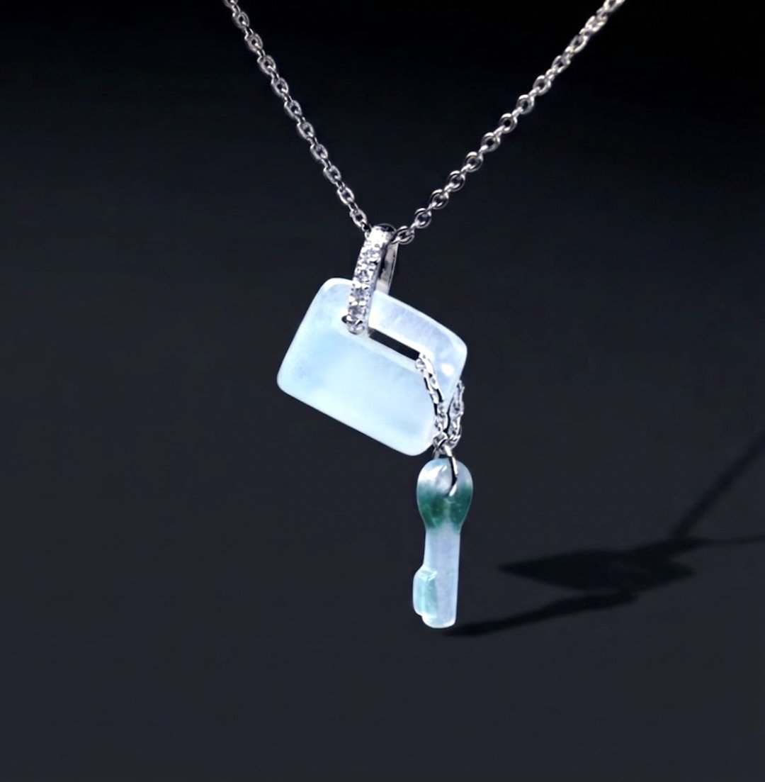 【一生挚爱】冰种飘蓝花翡翠钥匙锁项链 18K 金钻石 | 天然翡翠 A 货 - 吊饰 - 玉石 多色