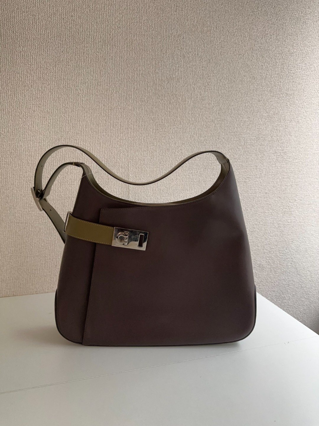 中古包 Ferragamo菲拉格慕 Gancini 单肩包 - 手提包/手提袋 - 真皮 卡其色