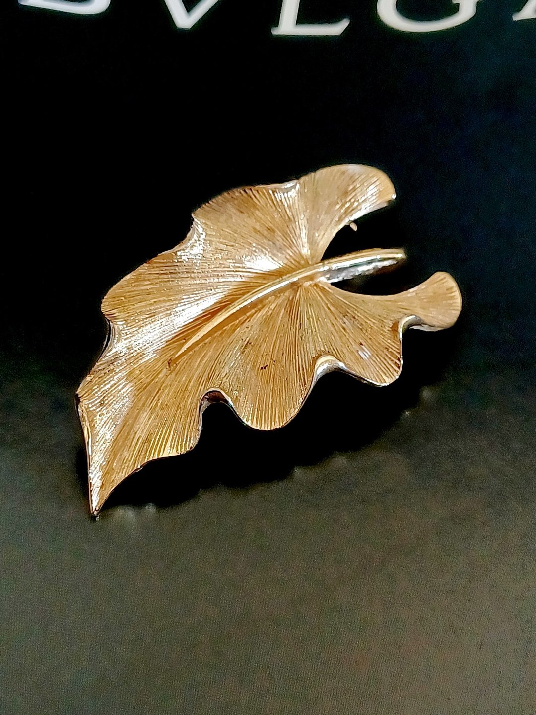 vintage jewelry MONET 刷金立体叶形 别针 胸针 - 胸针 - 其他金属 