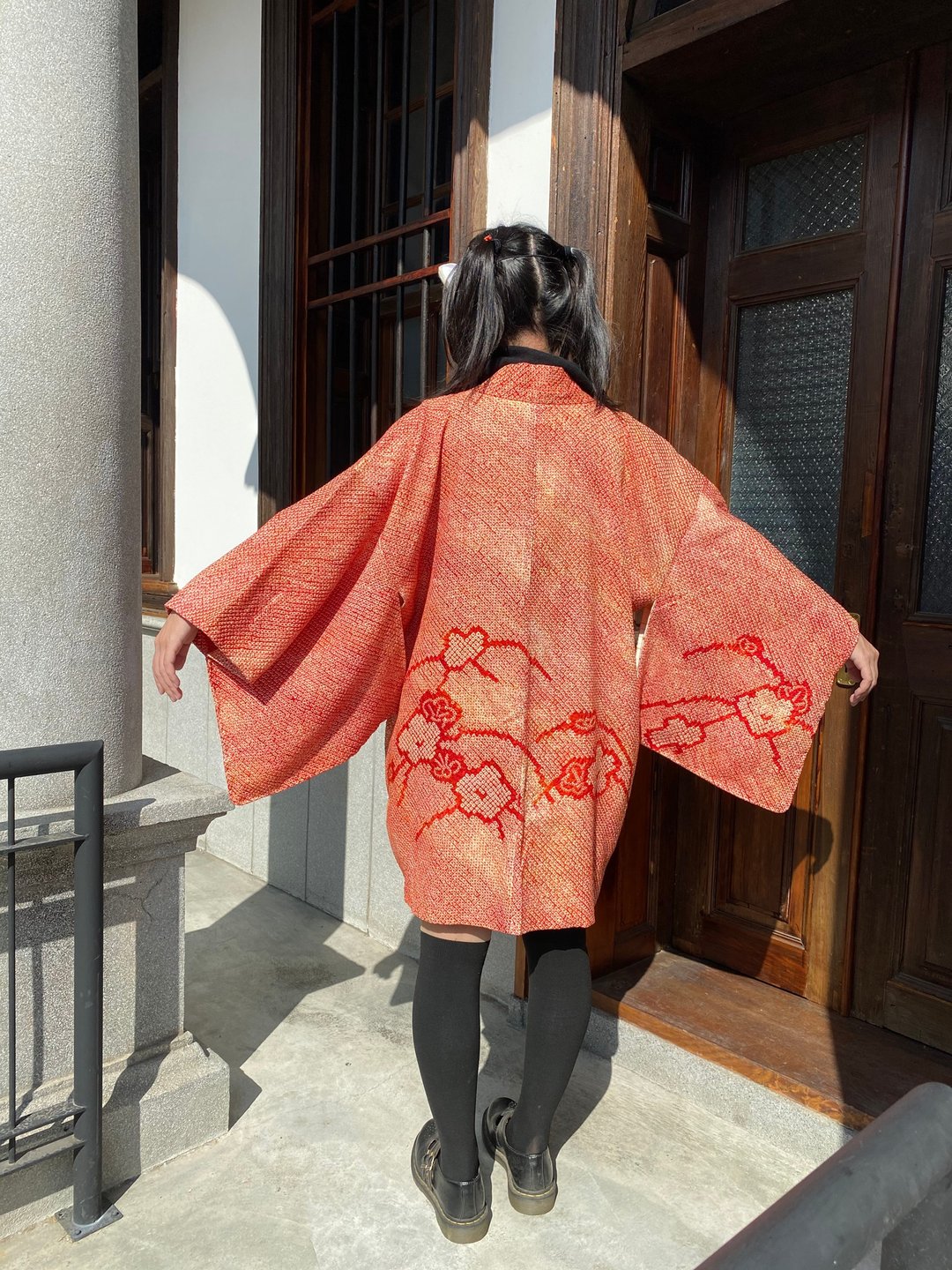 总绞染红黄混色花朵全新古着羽织 - 女装休闲/机能外套 - 丝．绢 多色
