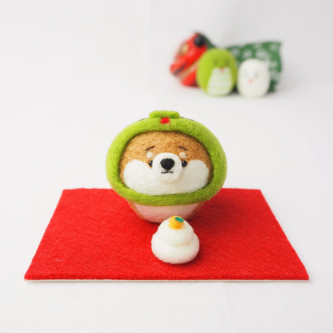 2025 十二生肖（蛇）麻友柴犬（红柴犬、黑柴犬、白柴犬）新年装饰套装羊毛毡 - 摆饰 - 羊毛 红色