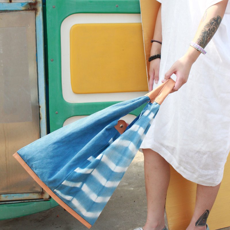 Indigo 手工蓝染背心包 植鞣拎包 条纹 - 手提包/手提袋 - 棉．麻 蓝色