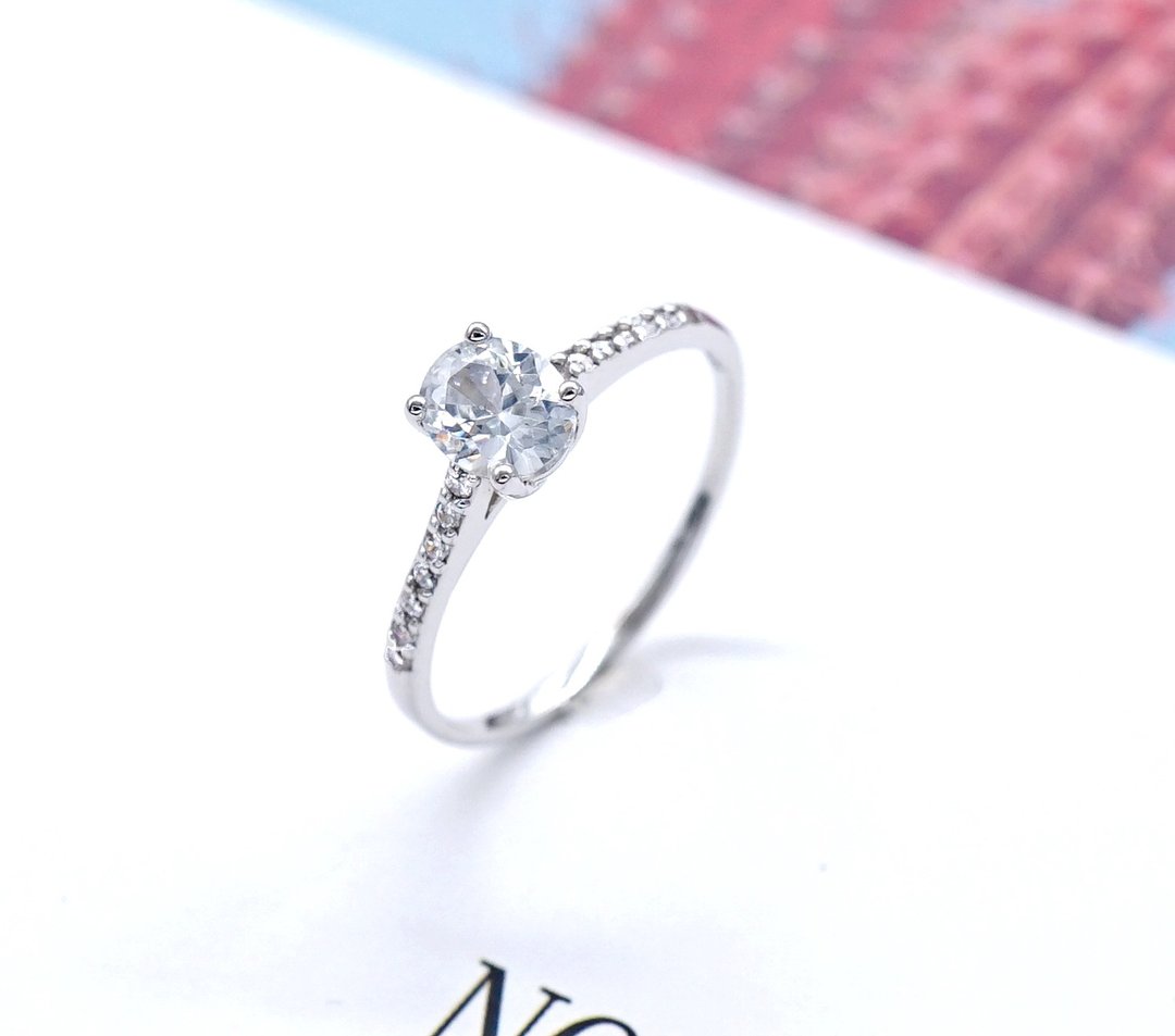 Silver CZ Ring - 戒指 - 其他金属 银色