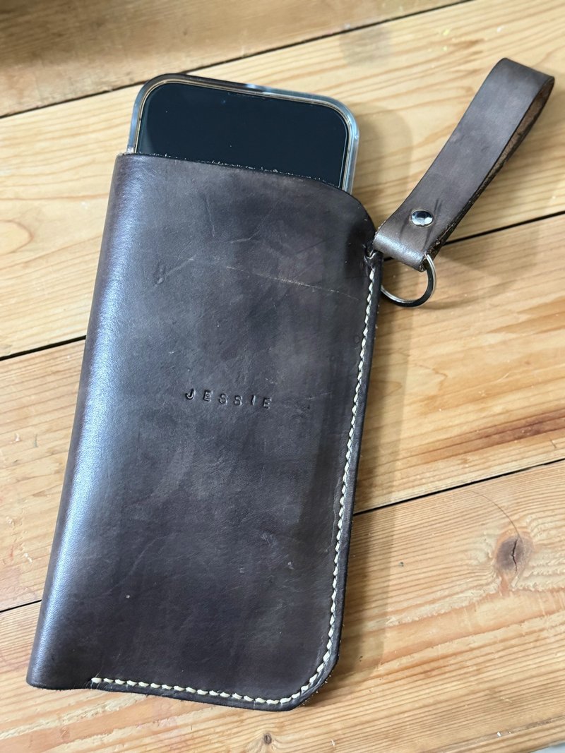 手作植鞣皮革 订制英文名字手机袋 礼物 - 手机壳/手机套 - 真皮 