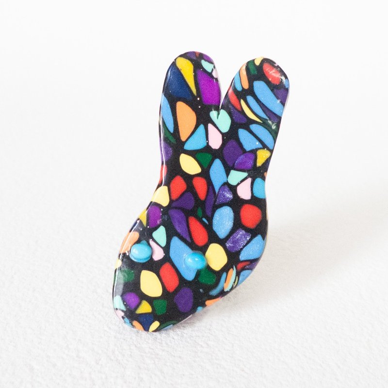 Arneb 兔子胸针多彩 - 胸针 - 塑料 多色