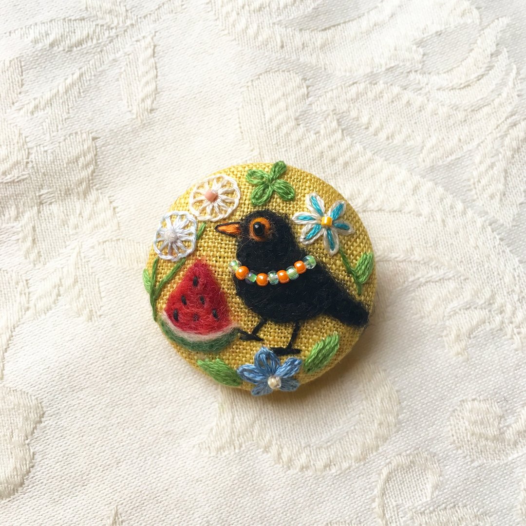 Summer blackbird brooch - 胸针 - 棉 黄色