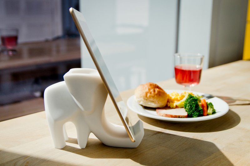 【疗愈摆饰 】大非洲系列_快乐大象好伙伴- 大象造型石雕手机座 - 其他 - 石头 白色