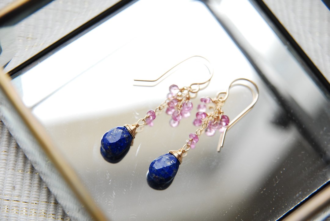 Lapis lazuli and pink tourmaline floral earrings 14kgf - 耳环/耳夹 - 半宝石 蓝色