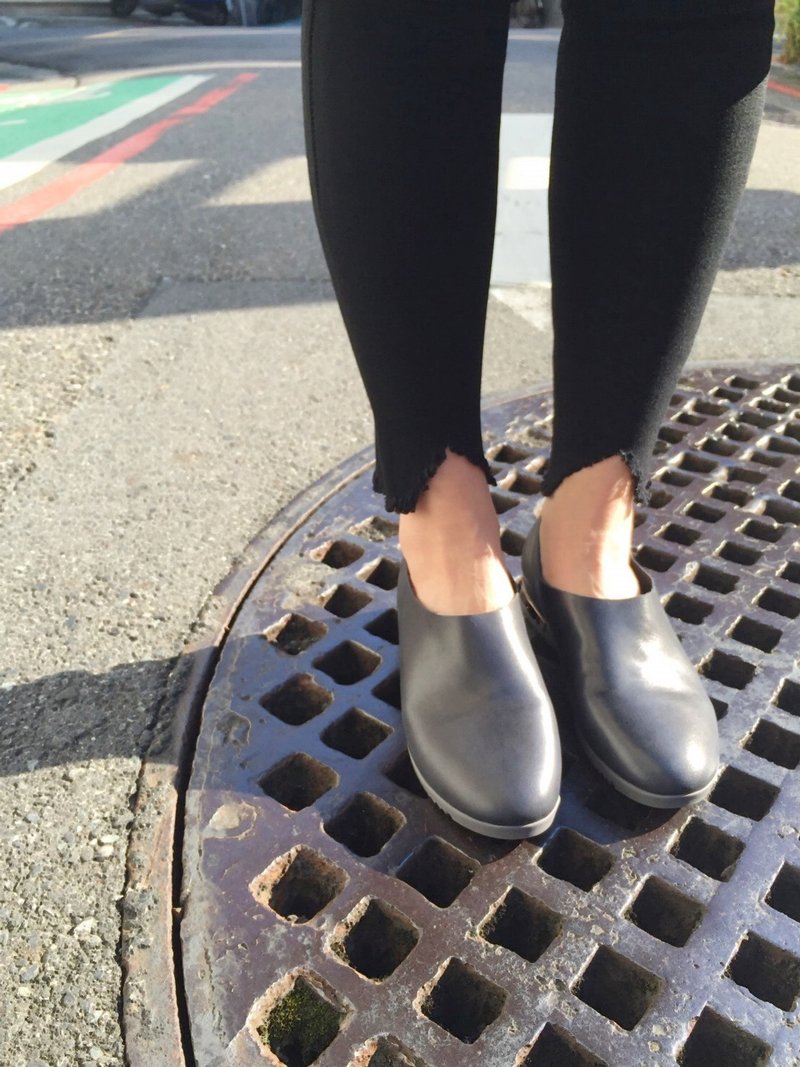 画儿#8010|| 深口平底走路鞋 一脚穿出有型软软鞋 极简黑 - 女款休闲鞋 - 真皮 黑色