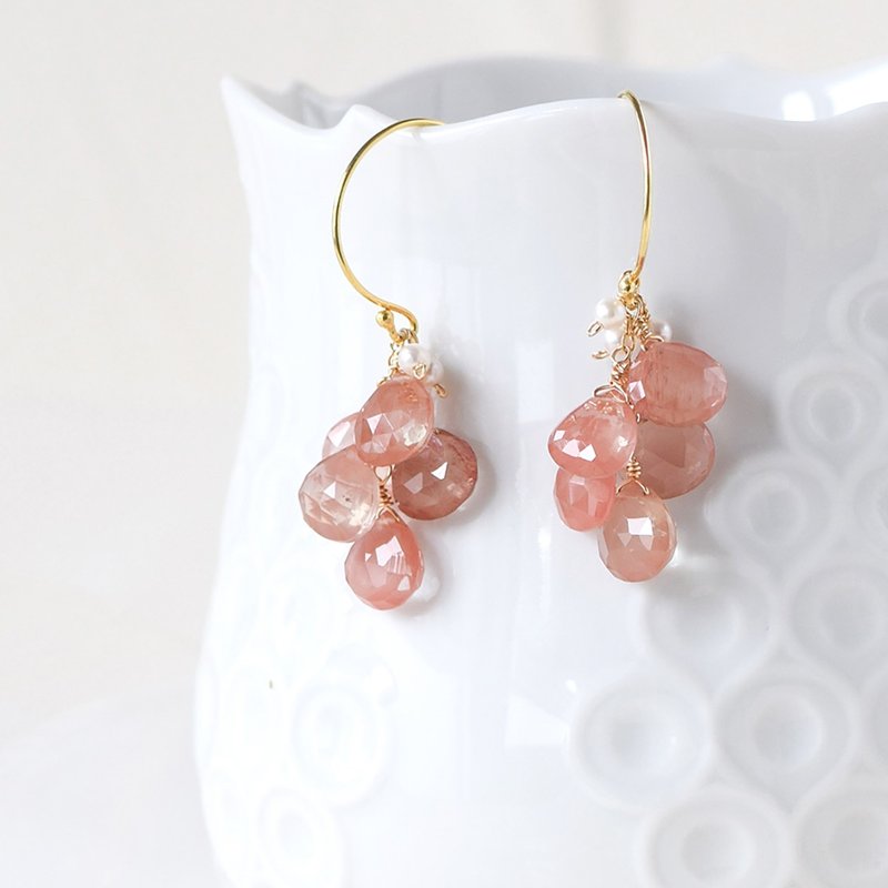 樱雫花束耳环 - 安德森石 x 淡水珍珠 14kgf・春日蜜桃粉 - 耳环/耳夹 - 宝石 粉红色