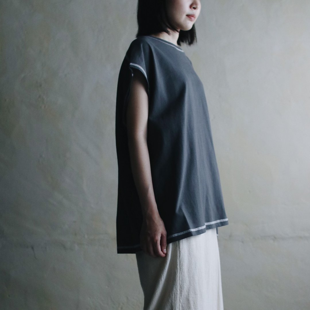 落肩包袖后开衩上衣 灰黑 - 女装上衣 - 棉．麻 灰色