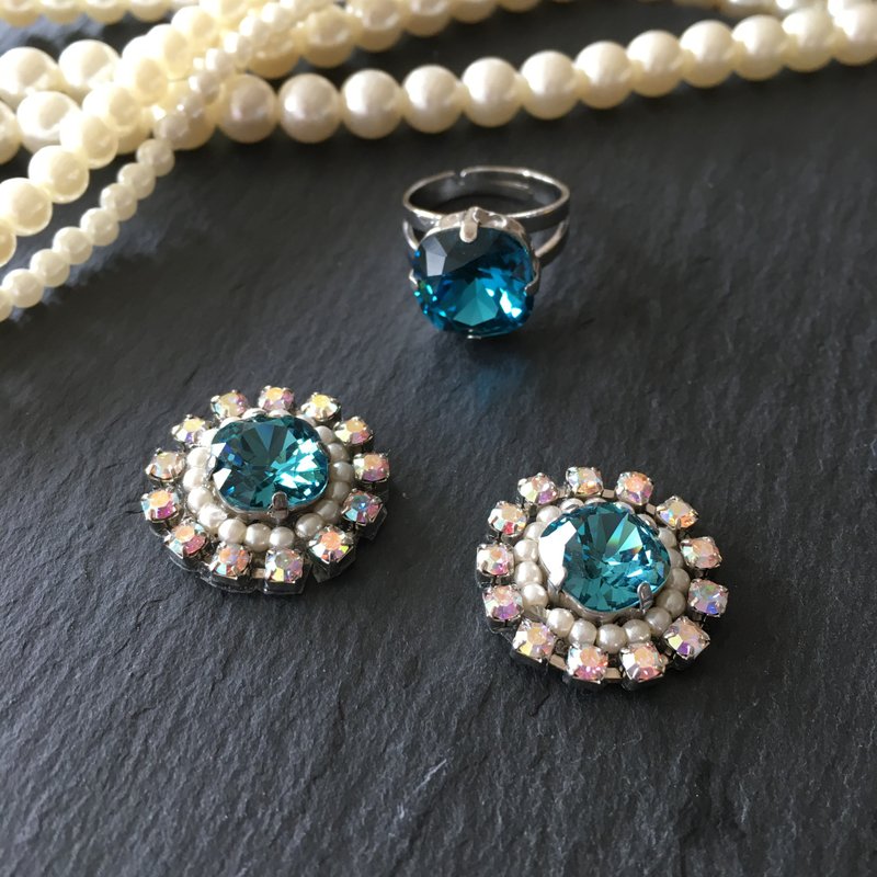 Blue bijou earrings and rings - 耳环/耳夹 - 玻璃 蓝色