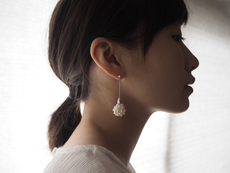 No.64 SNOWBERRY EARRINGS 雪果垂坠耳饰 - 巴洛克珍珠 - 耳环/耳夹 - 宝石 银色