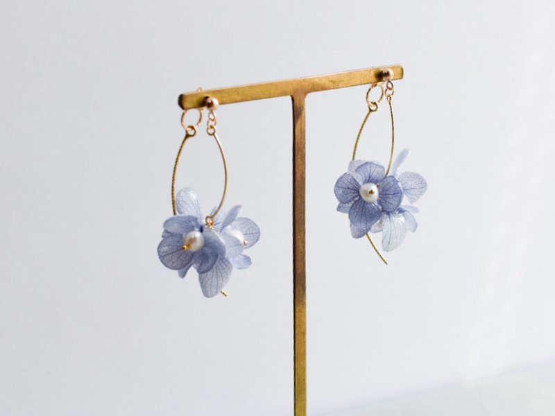 BLUE 真花绣球花束耳环 - 耳环/耳夹 - 其他材质 蓝色