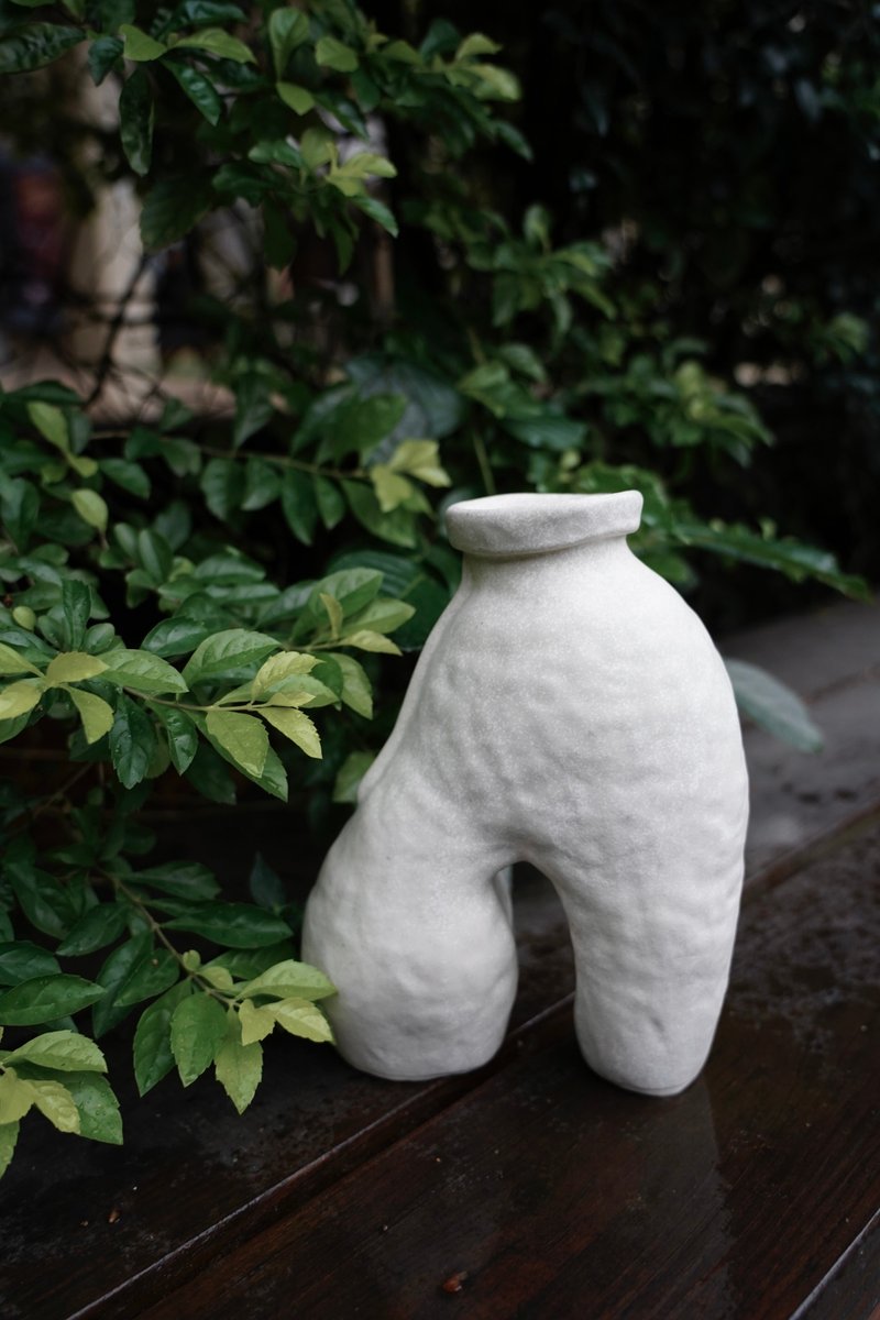 【Pei yu】手捏高跟花瓶 - 花瓶/陶器 - 瓷 白色