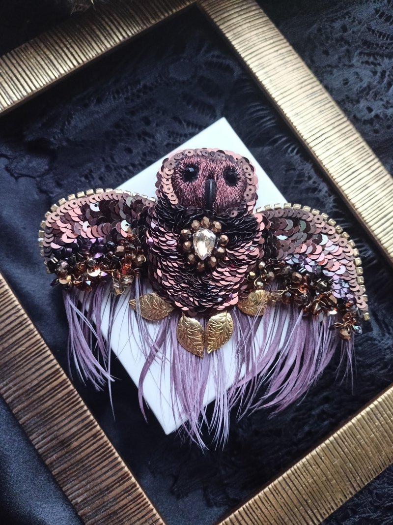 Owl brooch, Handmade beaded jewelry,wise bird as a gift to mom,personalized gift - 胸针 - 水晶 银色