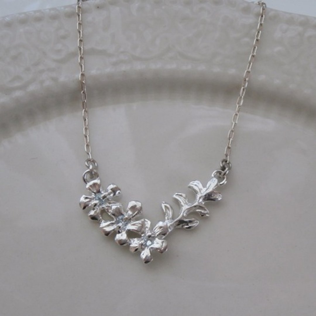 Aquamarine and flower pendant - 项链 - 其他金属 