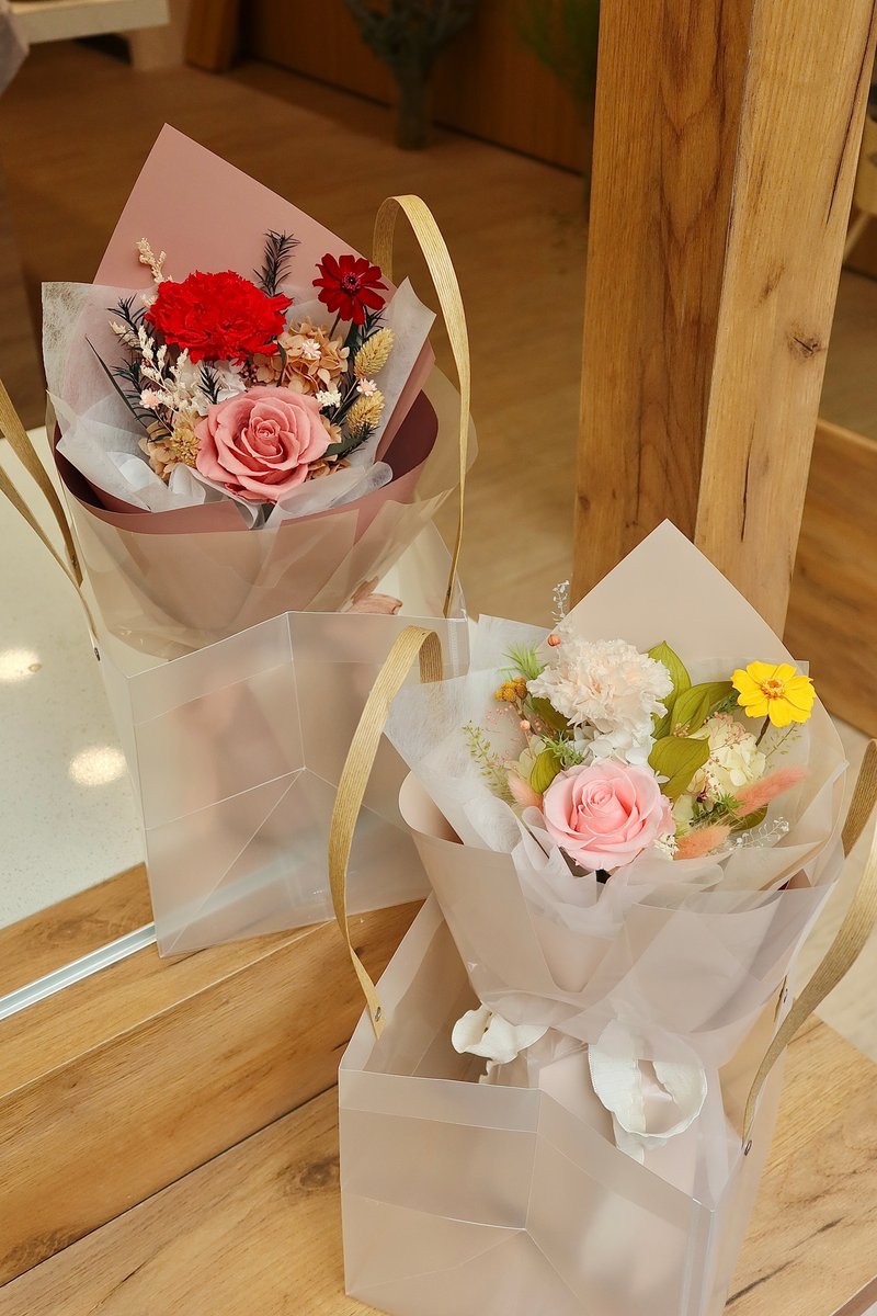 柔光系康乃馨永生花束 母亲节限定款 - 干燥花/捧花 - 植物．花 粉红色