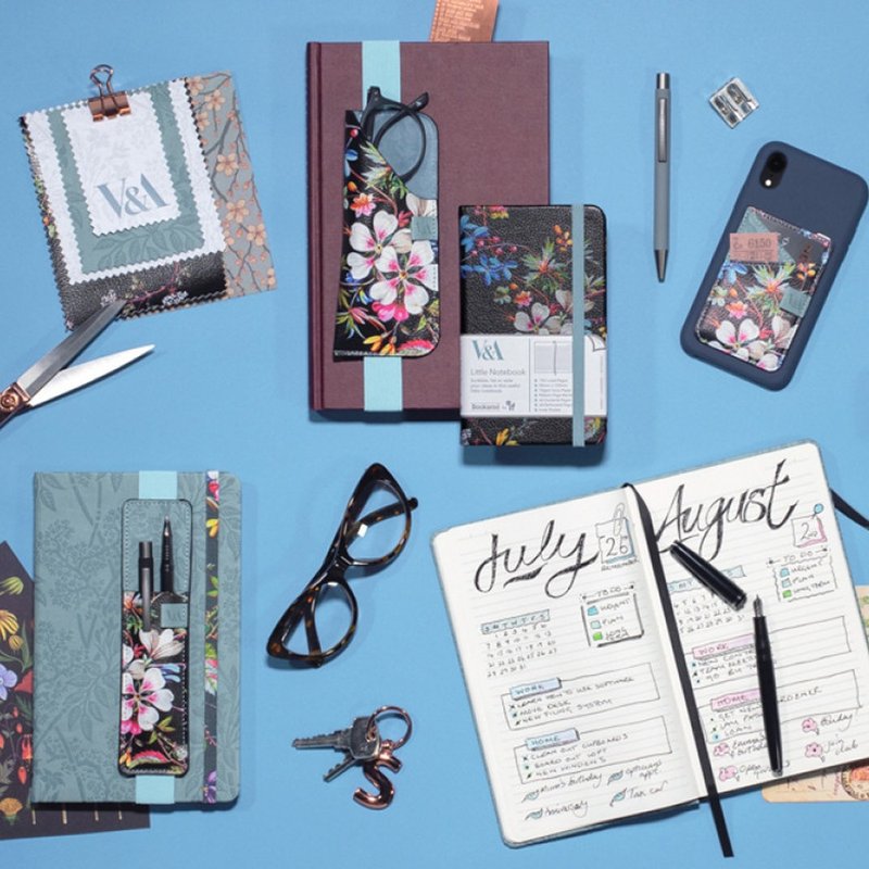 V&A博物館基爾伯恩文創 筆記本眼鏡收納包書籤手機卡包Bookaroo - 笔记本/手帐 - 其他材质 