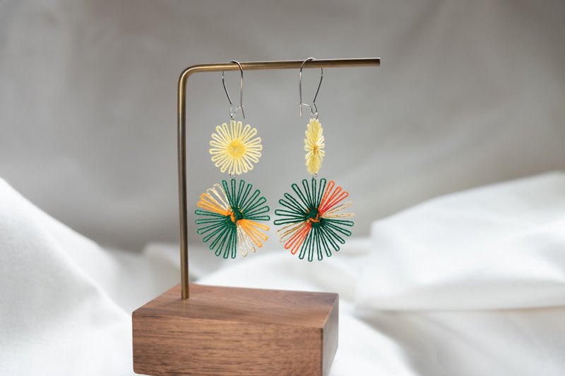 (4/15下架 即不再制) 花火节缕空刺绣耳环 ::京子小姐:: - 耳环/耳夹 - 绣线 多色