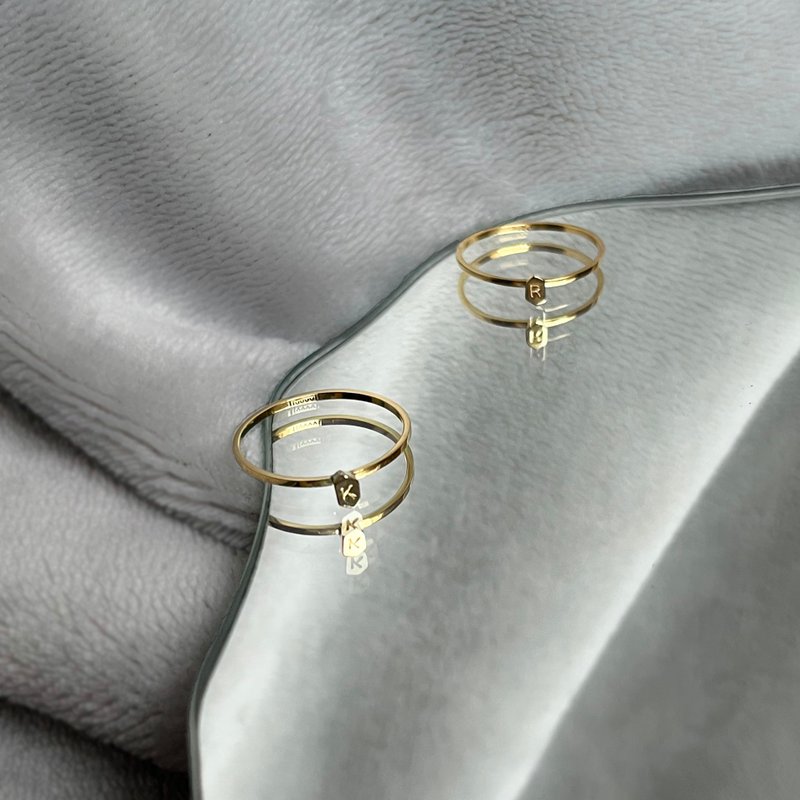 tous les jours | 矿石刻面黄铜字母戒指 | 定制化礼物 - 戒指 - 铜/黄铜 金色