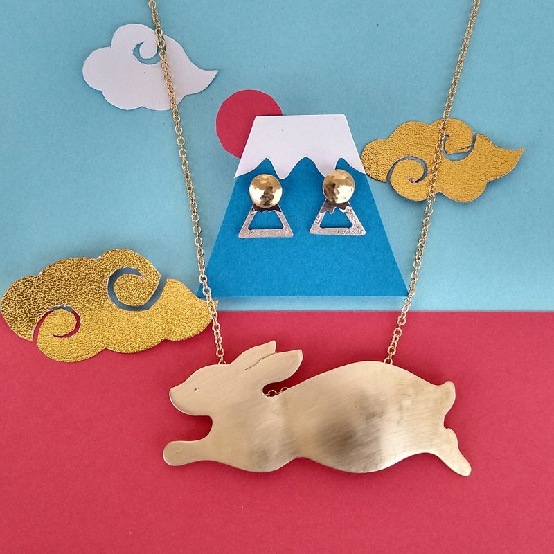 New Year Lucky Bag 2023 Rabbit Necklace and Mt.Fuji Earrings or Torii Ear Cuff - 项链 - 铜/黄铜 金色