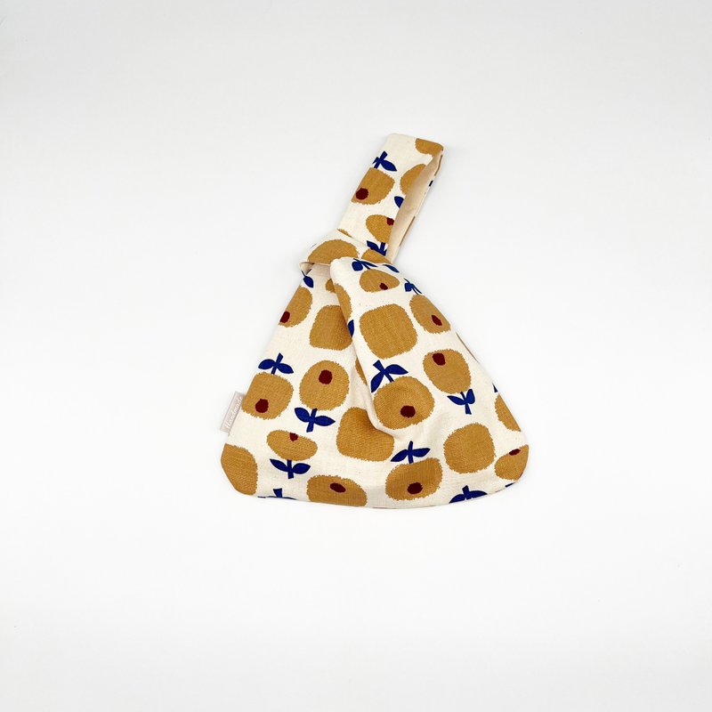 【小熊比比】奶茶苹果花日式手腕袋 结袋 - 手提包/手提袋 - 棉．麻 卡其色