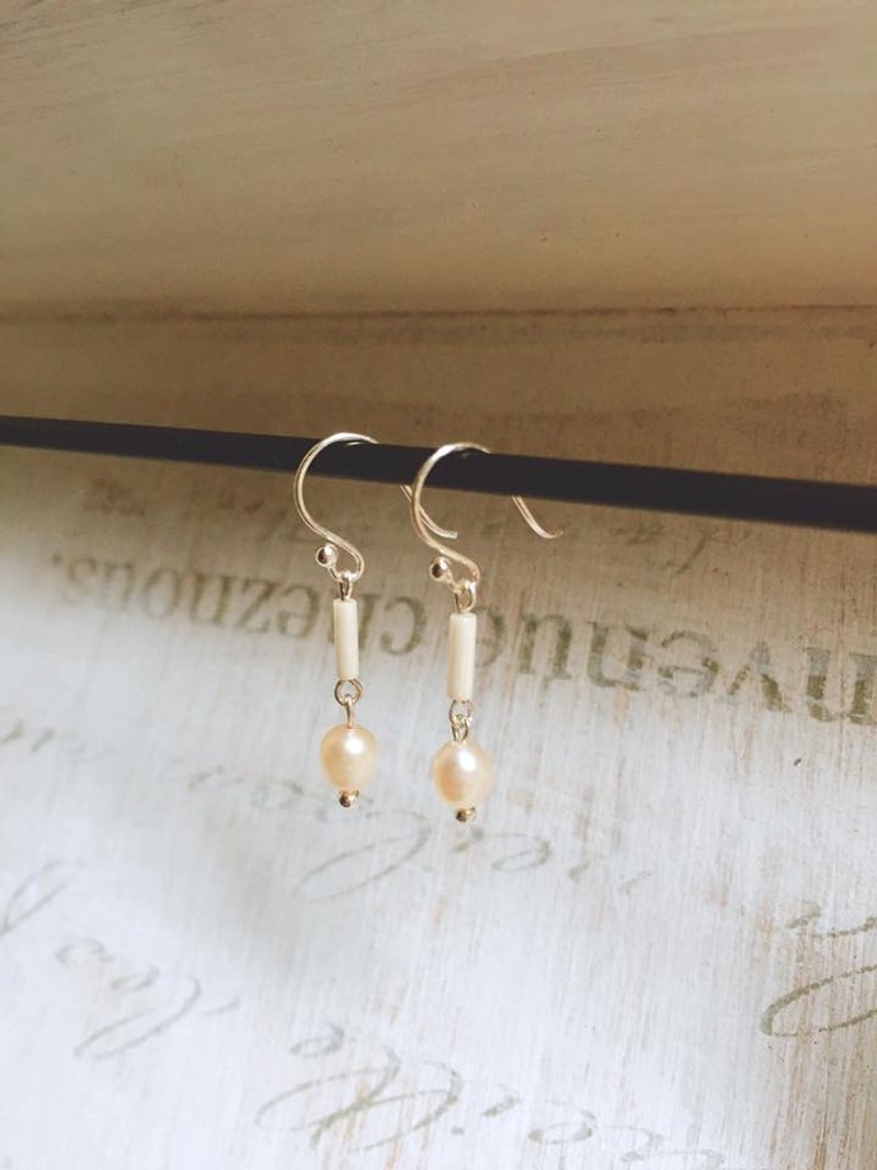 A Bead 纯银裸色珍珠耳环 - 耳环/耳夹 - 其他金属 银色