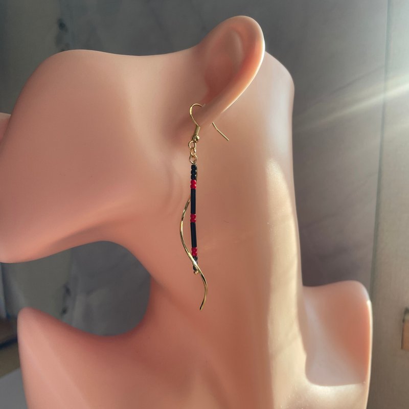 简约现代设计的耳环　具有螺旋之美 - 耳环/耳夹 - 其他金属 金色